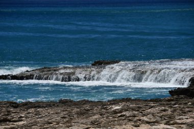 Hawaii 'deki Oahu Adası Makaha' daki Yokohama Körfezi 'ndeki Keawaula Sahili' ndeki Kaena Point 'ten görüntü