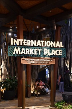 HONOLULU HI - 21 AUG: 21 Ağustos 2022 'de görüldüğü üzere Hawaii' nin Oahu adasındaki Honolulu 'daki Uluslararası Pazar Yeri.