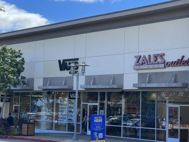 WAIPAHU - 21 AUG: Waikele Premium Outlets Hawaii 'nin Oahu adasında, 21 Ağustos 2022' de görüldüğü gibi.