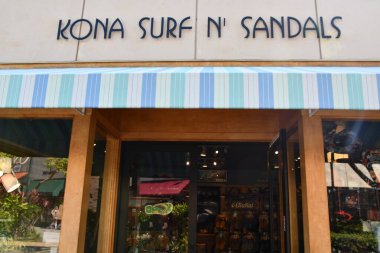 WAIKOLOA HI - 17 AUG Kona Sörf ve Sandals Büyük Hawaii Adası 'ndaki Queens Pazaryerinde 17 Ağustos 2022' de görüldüğü gibi.