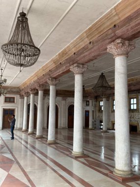 INDORE, INDIA - 9 Ekimde görüldüğü gibi Indore 'daki Rajwada Sarayı, Madhya Pradesh, Hindistan.