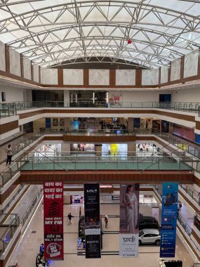 INDORE, Hindistan - 12 Ekim 2024 'te görüldüğü gibi Indore, Madhya Pradesh' teki C21 Malhar Alışveriş Merkezi.