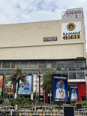 INDORE, Hindistan - 12 Ekim 2024 'te görüldüğü gibi Indore, Madhya Pradesh' teki C21 Malhar Alışveriş Merkezi.