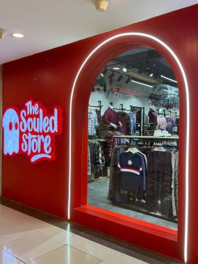 INDORE, INDIA - 12 Ekim 2024 'te Hindistan' da Madhya Pradesh, Indore 'daki C21 Malhar AVM' deki Ruh Mağazası.