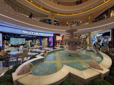 INDORE, INDIA - 12 Ekim 2024 'te görüldüğü gibi Indore, Madhya Pradesh' teki Phoenix Citadel Mall.