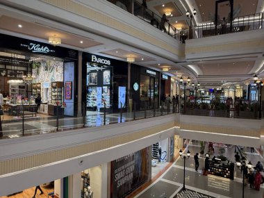 INDORE, INDIA - 12 Ekim 2024 'te görüldüğü gibi Indore, Madhya Pradesh' teki Phoenix Citadel Mall.