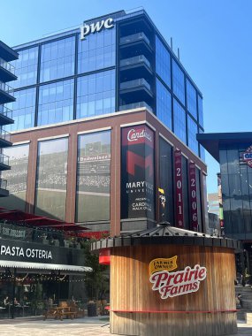 ST LOUIS MO - 9 Temmuz 2023 'te St.Louis, Missouri' deki Ballpark Village.