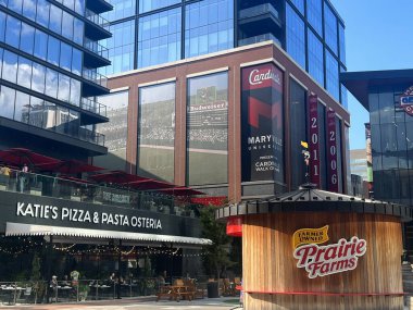 ST LOUIS MO - 9 Temmuz 2023 'te St.Louis, Missouri' deki Ballpark Village.