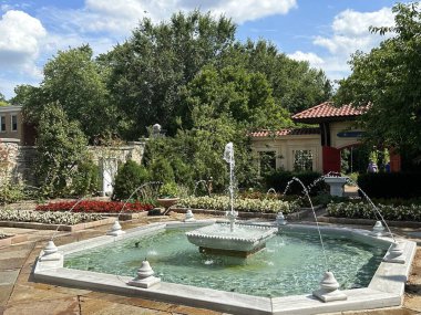 St. Louis, Missouri 'deki Missouri Botanik Bahçesi' ndeki Bakewell Osmanlı Bahçesi, 9 Temmuz 2023.