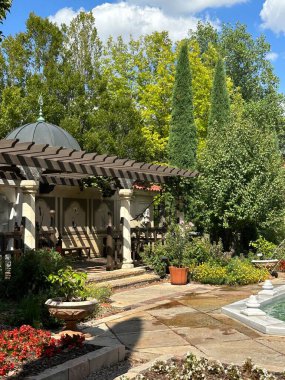 St. Louis, Missouri 'deki Missouri Botanik Bahçesi' ndeki Bakewell Osmanlı Bahçesi, 9 Temmuz 2023.