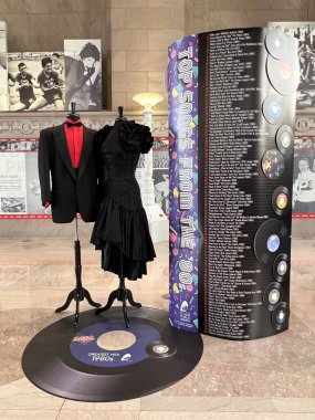 ST LOUIS MO - 9 Temmuz: PROM Dergisi - St Louis, Missouri 'deki St. Louis Merkez Kütüphanesi' ndeki lise sergisine 9 Temmuz 2023 'te gittiniz..