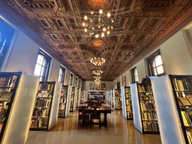 ST LOUIS MO - 9 Temmuz 2023 'te St. Louis Halk Kütüphanesi sisteminin bir parçası olan Merkez Kütüphane, St. Louis, Missouri' de görüldü..