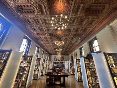 ST LOUIS MO - 9 Temmuz 2023 'te St. Louis Halk Kütüphanesi sisteminin bir parçası olan Merkez Kütüphane, St. Louis, Missouri' de görüldü..