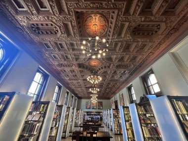 ST LOUIS MO - 9 Temmuz 2023 'te St. Louis Halk Kütüphanesi sisteminin bir parçası olan Merkez Kütüphane, St. Louis, Missouri' de görüldü..