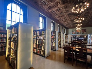 ST LOUIS MO - 9 Temmuz 2023 'te St. Louis Halk Kütüphanesi sisteminin bir parçası olan Merkez Kütüphane, St. Louis, Missouri' de görüldü..