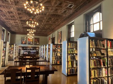 ST LOUIS MO - 9 Temmuz 2023 'te St. Louis Halk Kütüphanesi sisteminin bir parçası olan Merkez Kütüphane, St. Louis, Missouri' de görüldü..