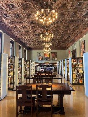 ST LOUIS MO - 9 Temmuz 2023 'te St. Louis Halk Kütüphanesi sisteminin bir parçası olan Merkez Kütüphane, St. Louis, Missouri' de görüldü..