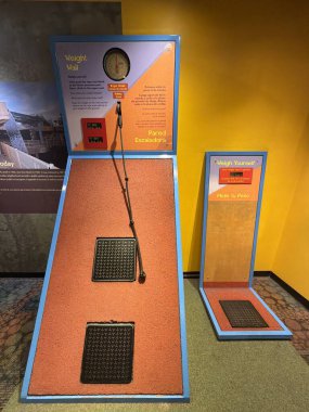 PHOENIX, AZ - NOV 26: Phoenix, Arizona 'daki Arizona Bilim Merkezi' nde Şarj Ol sergisi, 26 Kasım 2025.