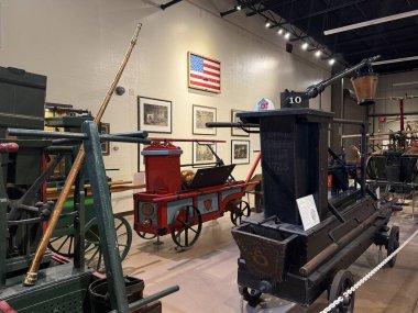 PHOENIX AZ - 25 Kasım 2025 'te Phoenix, Arizona' daki Ateş Savaşları Müzesi 'nde sergi.