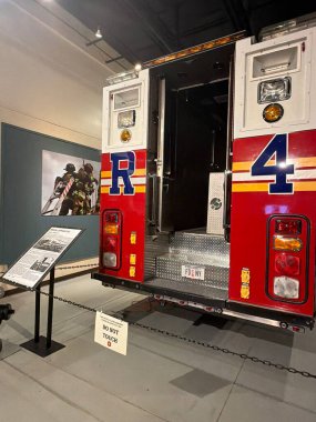 PHOENIX AZ - 25 Kasım 2025 'te Phoenix, Arizona' daki Ateş Savaşları Müzesi 'nde sergi.