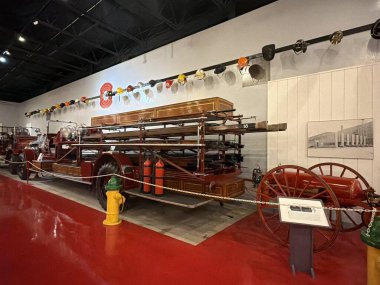 PHOENIX AZ - 25 Kasım 2025 'te Phoenix, Arizona' daki Ateş Savaşları Müzesi 'nde sergi.