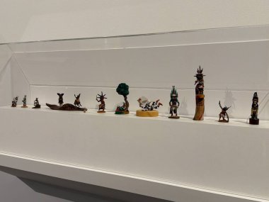 SCOTTSDALE AZ - 25 Kasım 2025 'te Scottsdale, Arizona' daki Scottsdales Müzesi 'nde Batı Ruhu' nda sergi.