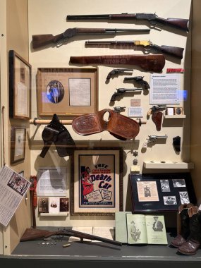 SCOTTSDALE AZ - 25 Kasım 2025 'te Scottsdale, Arizona' daki Scottsdales Müzesi 'nde Batı Ruhu' nda sergi.