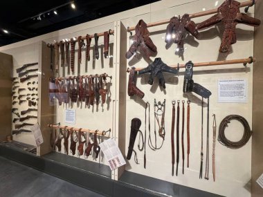 SCOTTSDALE AZ - 25 Kasım 2025 'te Scottsdale, Arizona' daki Scottsdales Müzesi 'nde Batı Ruhu' nda sergi.