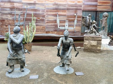 SCOTTSDALE AZ - 25 Kasım 2025 'te Scottsdale, Arizona' daki Scottsdales Müzesi 'nde Batı Ruhu' nda sergi.