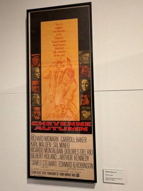 SCOTTSDALE AZ - 25 Kasım 2025 'te Scottsdale, Arizona' daki Scottsdales Müzesi 'nde Batı Ruhu' nda sergi.