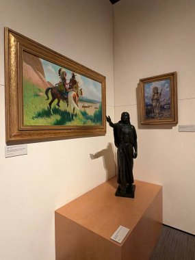 SCOTTSDALE AZ - 25 Kasım 2025 'te Scottsdale, Arizona' daki Scottsdales Müzesi 'nde Batı Ruhu' nda sergi.