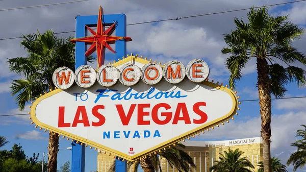 Bienvenido a Fabuloso signo de Las Vegas — Foto de Stock