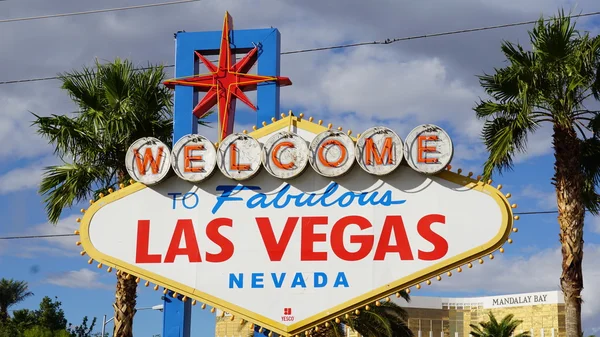 Bienvenido a Fabuloso signo de Las Vegas — Foto de Stock