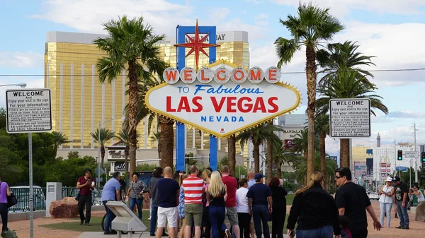 Bienvenido a Fabuloso signo de Las Vegas — Foto de Stock