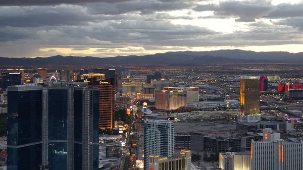 Vista nocturna desde la Torre de la Estratosfera en Las Vegas, Nevada —  Fotos de Stock