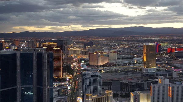 Vista nocturna desde la Torre de la Estratosfera en Las Vegas, Nevada —  Fotos de Stock