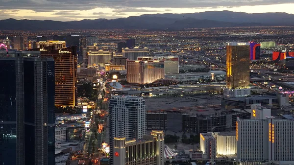 Vista nocturna desde la Torre de la Estratosfera en Las Vegas, Nevada —  Fotos de Stock