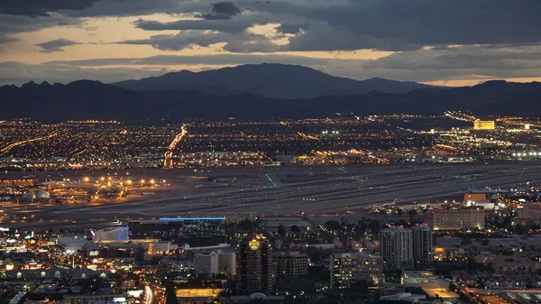 Vista nocturna desde la Torre de la Estratosfera en Las Vegas, Nevada — Foto de Stock