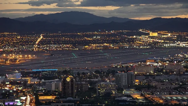 Vista noturna da Stratosphere Tower em Las Vegas, Nevada — Fotografia de Stock