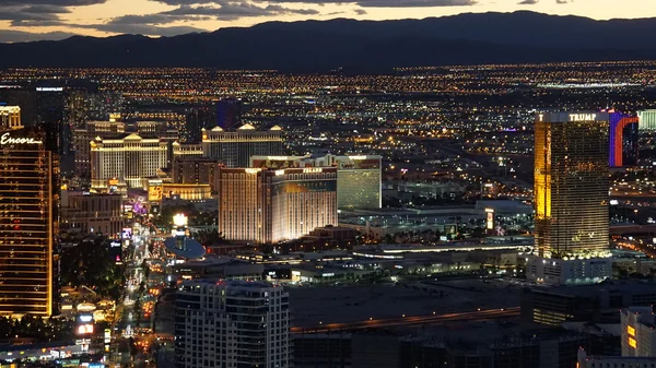 Nattvisning från Stratosphere Tower i Las Vegas, Nevada — Stockfoto