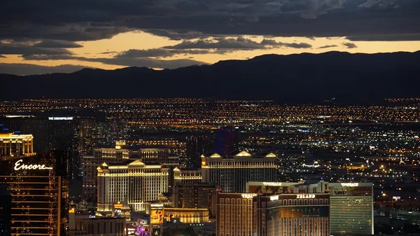 Nattvisning från Stratosphere Tower i Las Vegas, Nevada — Stockfoto