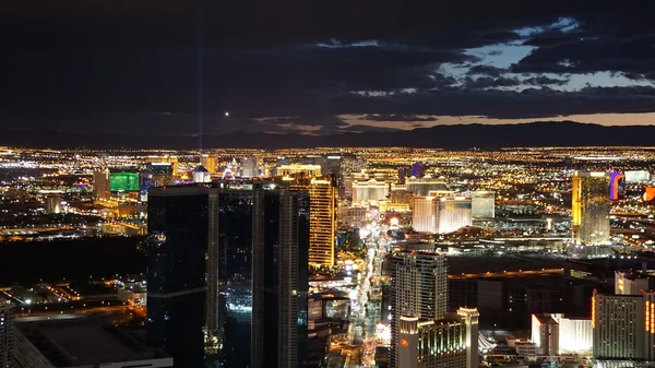 Nacht uitzicht vanaf de Stratosphere Tower in Las Vegas, Nevada — Stockfoto