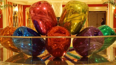 Jeff Koons lale heykel ekran Wynn Hotel Las Vegas