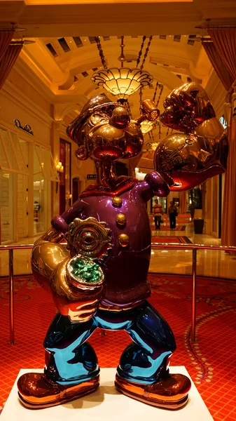A exposição de esculturas Jeff Koons Popeye no Wynn Hotel em Las Vegas — Fotografia de Stock