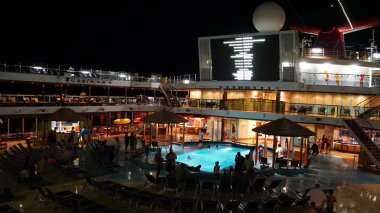 Havuz Carnival Breeze üzerinde