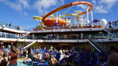 Havuz Carnival Breeze üzerinde