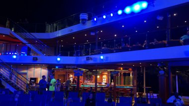 Havuz Carnival Breeze üzerinde