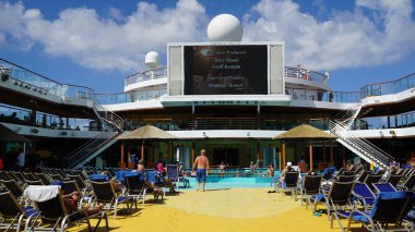 Havuz Carnival Breeze üzerinde