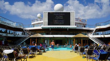 Havuz Carnival Breeze üzerinde