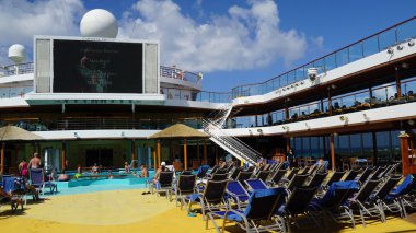 Havuz Carnival Breeze üzerinde